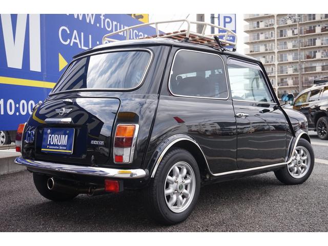 ＭＩＮＩ ラスト　ミニ　セブン　右ハンドル　ＭＴ　２００１年最終モデル　ＭＰＩ（マルチ・ポイント・インジェクション）　エアコン　３連メーター　イモビライザー搭載　正面置きラジエーター　開閉式リアクォーターガラス　センターマフラー　ルーフキャリア（8枚目）