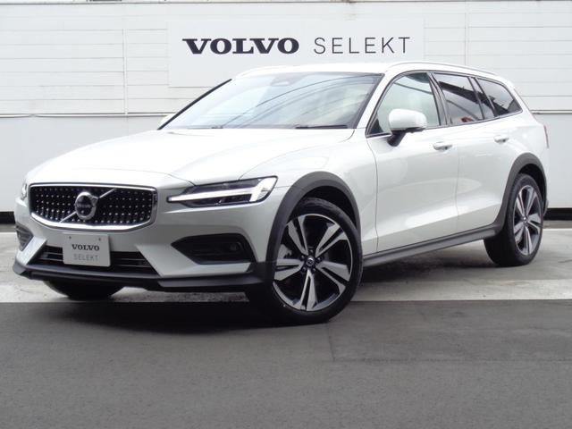 ボルボ Ｖ６０ クロスカントリー　アルティメット　Ｂ５　ＡＷＤ　４ＷＤ　登録済み未使用車　クルーズコントロール　レーンキープアシスト　ヒルディセントコントロール　ディスプレイオーディオ　本革シート