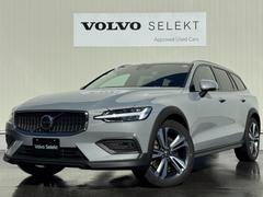 V60 クロスカントリー ウルトラ B5 AWD インテリセーフ標準 ファインナッパレザーシート マッサージ ハーマンカードンプレミアムオーディオ Googleナビ 360°カメラ ワイヤレススマートフォンチャージ ETC パワーテールゲート 中古車画像