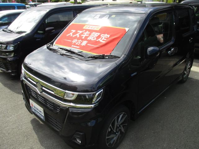 プレミアム中古車につき、納車日から３年間の保証付き！ 足元を引き締める、アルミホイール付きでお洒落に♪