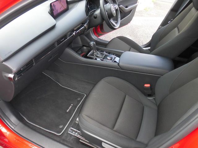 ＭＡＺＤＡ３ファストバック １５Ｓツーリング　ワンオーナー／禁煙車／マツダコレクト／純正ナビ／３６０度ビューカメラ／前後ドラレコ／ＥＴＣ２．０／ＭＧプレミアム　ボディーコーティング済／衝突安全／ブラインドスポットモニター（6枚目）
