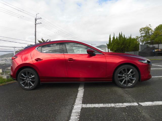 ＭＡＺＤＡ３ファストバック １５Ｓツーリング　ワンオーナー／禁煙車／マツダコレクト／純正ナビ／３６０度ビューカメラ／前後ドラレコ／ＥＴＣ２．０／ＭＧプレミアム　ボディーコーティング済／衝突安全／ブラインドスポットモニター（9枚目）