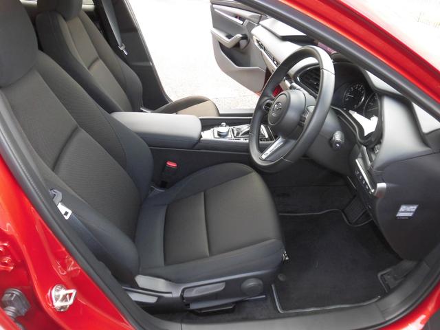 ＭＡＺＤＡ３ファストバック １５Ｓツーリング　ワンオーナー／禁煙車／マツダコレクト／純正ナビ／３６０度ビューカメラ／前後ドラレコ／ＥＴＣ２．０／ＭＧプレミアム　ボディーコーティング済／衝突安全／ブラインドスポットモニター（24枚目）