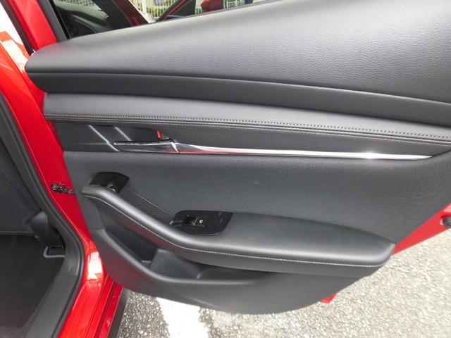 ＭＡＺＤＡ３ファストバック １５Ｓツーリング　ワンオーナー／禁煙車／マツダコレクト／純正ナビ／３６０度ビューカメラ／前後ドラレコ／ＥＴＣ２．０／ＭＧプレミアム　ボディーコーティング済／衝突安全／ブラインドスポットモニター（54枚目）