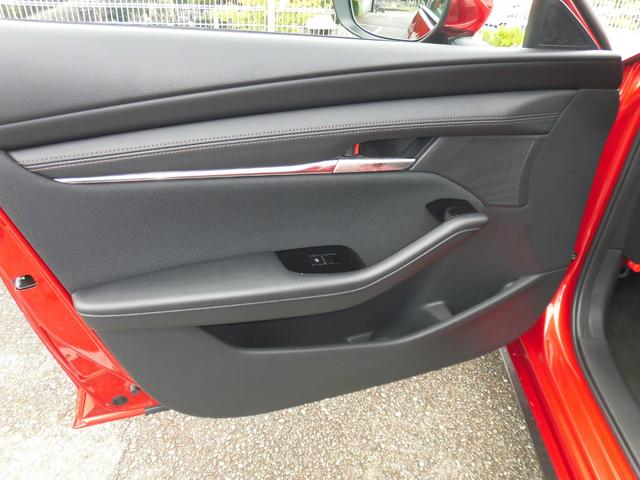 ＭＡＺＤＡ３ファストバック １５Ｓツーリング　ワンオーナー／禁煙車／マツダコレクト／純正ナビ／３６０度ビューカメラ／前後ドラレコ／ＥＴＣ２．０／ＭＧプレミアム　ボディーコーティング済／衝突安全／ブラインドスポットモニター（55枚目）