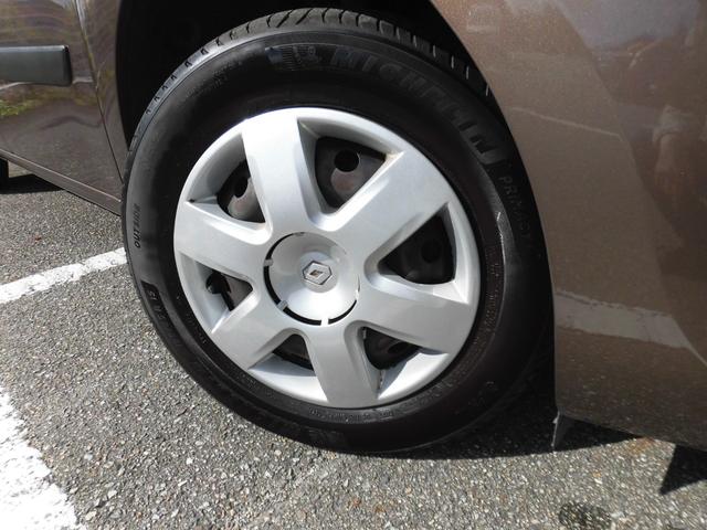 カングー ゼン　走行距離３９７００キロ／後期型　１．２Ｌ　ターボ／ＮＡＶＩ／フルセグＴＶ／Ｂカメラ／リヤモニター／ドラレコ／ＦＯＣＡＬサウンド／ボディーガラスコート済／Ｒ１．３．５．６年ディーラーにて定期点検整備（10枚目）