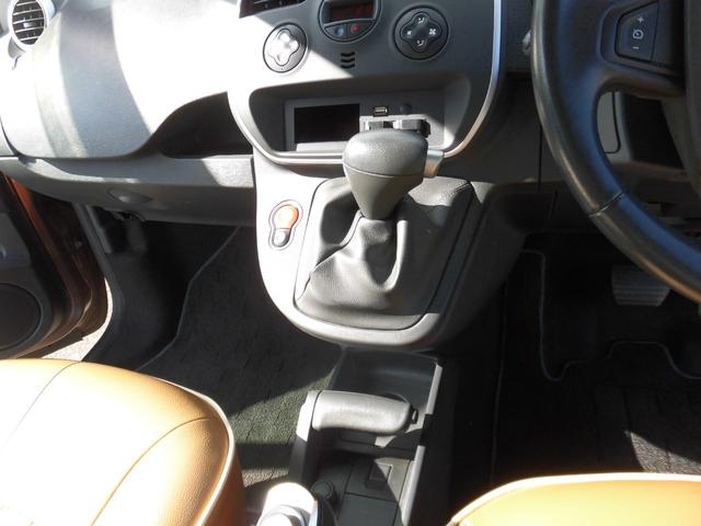 カングー ゼン　走行距離３９７００キロ／後期型　１．２Ｌ　ターボ／ＮＡＶＩ／フルセグＴＶ／Ｂカメラ／リヤモニター／ドラレコ／ＦＯＣＡＬサウンド／ボディーガラスコート済／Ｒ１．３．５．６年ディーラーにて定期点検整備（31枚目）