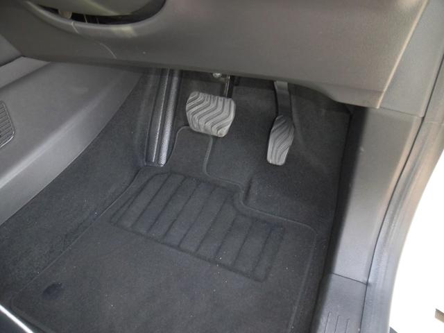 キャプチャー インテンス　走行２４８００キロ／全方位モニター／３６０度ドラレコ／Ｃａｒ　Ｐｌａｙ、Ａｎｄｒｏｉｄ　Ａｕｔｏ対応ディスプレイオーディオ／アクティブブレーキ／車線逸脱警報／ＢＳＭ／シートヒーター／ワンオーナー禁煙車（28枚目）