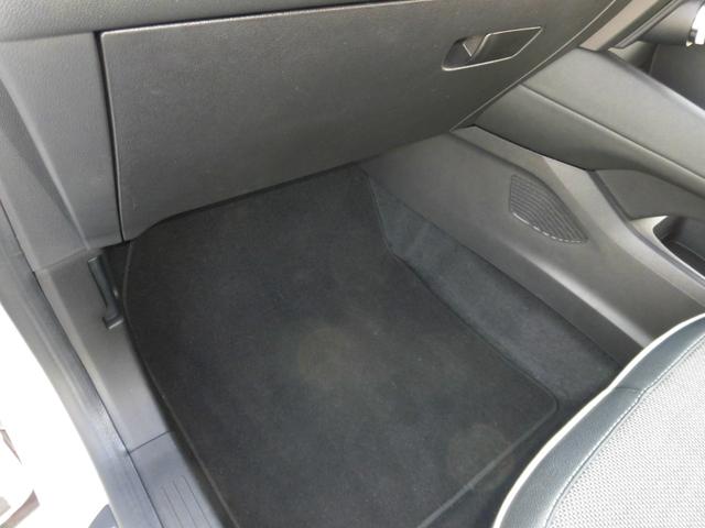 キャプチャー インテンス　走行２４８００キロ／全方位モニター／３６０度ドラレコ／Ｃａｒ　Ｐｌａｙ、Ａｎｄｒｏｉｄ　Ａｕｔｏ対応ディスプレイオーディオ／アクティブブレーキ／車線逸脱警報／ＢＳＭ／シートヒーター／ワンオーナー禁煙車（40枚目）