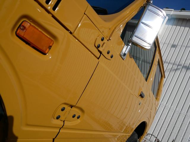 ジムニー ランドベンチャー　イエローオーカー新全塗装　ＡＴ・ＰＳ・ＡＢ　イエローオーカー新全塗装　新品断熱ＵＶカットＦガラス　カリフォルニアミラー　社外ＡＷ　社外前後ステンバンパー　ＥＴＣ　パワステ　オートマ　エアバッグ　ＡＢＳ　純正ＯＰウッド調パネル（26枚目）