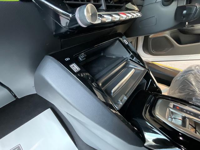 ２０８ ＧＴ　フェイスリフトモデル　登録済未使用車（13枚目）