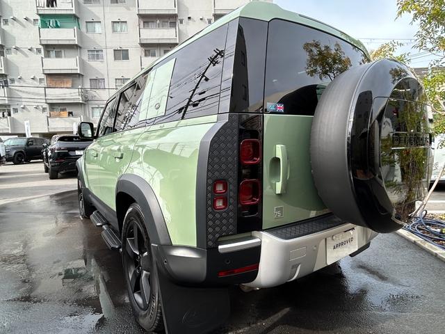 ディフェンダー １１０　７５ｔｈリミテッドエディション　認定中古車　幌サンルーフ　エアサス　ＭＥＲＩＤＩＡＮサラウンド　Ｈ．Ｕ．Ｄ　サイドステップ　ボディプロテクションキット　シートヒータ＆クーラ（Ｆ）　ハンドルヒータ　マトリクスＬＥＤライト　純正ドラレコ（9枚目）