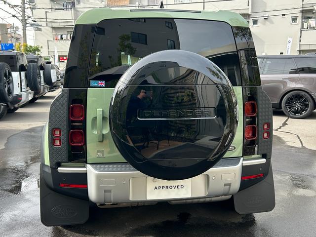 ディフェンダー １１０　７５ｔｈリミテッドエディション　認定中古車　幌サンルーフ　エアサス　ＭＥＲＩＤＩＡＮサラウンド　Ｈ．Ｕ．Ｄ　サイドステップ　ボディプロテクションキット　シートヒータ＆クーラ（Ｆ）　ハンドルヒータ　マトリクスＬＥＤライト　純正ドラレコ（10枚目）