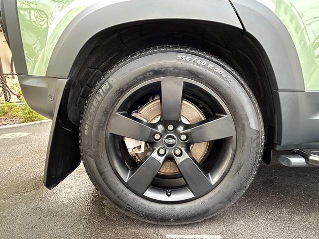 ディフェンダー １１０　７５ｔｈリミテッドエディション　認定中古車　幌サンルーフ　エアサス　ＭＥＲＩＤＩＡＮサラウンド　Ｈ．Ｕ．Ｄ　サイドステップ　ボディプロテクションキット　シートヒータ＆クーラ（Ｆ）　ハンドルヒータ　マトリクスＬＥＤライト　純正ドラレコ（16枚目）