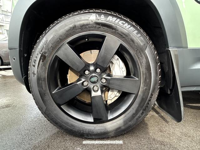 ディフェンダー １１０　７５ｔｈリミテッドエディション　認定中古車　幌サンルーフ　エアサス　ＭＥＲＩＤＩＡＮサラウンド　Ｈ．Ｕ．Ｄ　サイドステップ　ボディプロテクションキット　シートヒータ＆クーラ（Ｆ）　ハンドルヒータ　マトリクスＬＥＤライト　純正ドラレコ（17枚目）