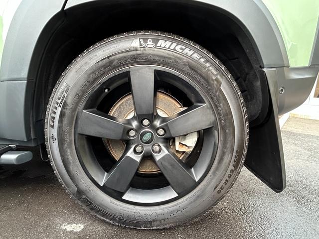 ディフェンダー １１０　７５ｔｈリミテッドエディション　認定中古車　幌サンルーフ　エアサス　ＭＥＲＩＤＩＡＮサラウンド　Ｈ．Ｕ．Ｄ　サイドステップ　ボディプロテクションキット　シートヒータ＆クーラ（Ｆ）　ハンドルヒータ　マトリクスＬＥＤライト　純正ドラレコ（18枚目）