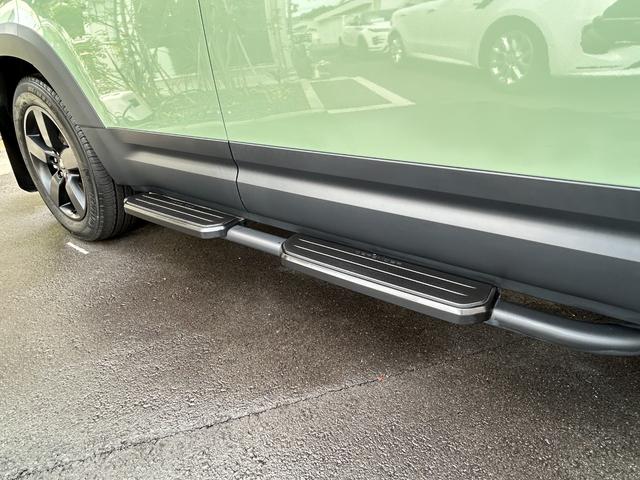 ディフェンダー １１０　７５ｔｈリミテッドエディション　認定中古車　幌サンルーフ　エアサス　ＭＥＲＩＤＩＡＮサラウンド　Ｈ．Ｕ．Ｄ　サイドステップ　ボディプロテクションキット　シートヒータ＆クーラ（Ｆ）　ハンドルヒータ　マトリクスＬＥＤライト　純正ドラレコ（20枚目）