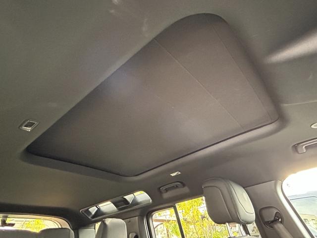 ディフェンダー １１０　７５ｔｈリミテッドエディション　認定中古車　幌サンルーフ　エアサス　ＭＥＲＩＤＩＡＮサラウンド　Ｈ．Ｕ．Ｄ　サイドステップ　ボディプロテクションキット　シートヒータ＆クーラ（Ｆ）　ハンドルヒータ　マトリクスＬＥＤライト　純正ドラレコ（22枚目）