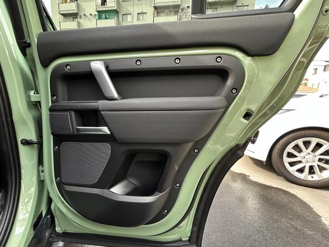 ディフェンダー １１０　７５ｔｈリミテッドエディション　認定中古車　幌サンルーフ　エアサス　ＭＥＲＩＤＩＡＮサラウンド　Ｈ．Ｕ．Ｄ　サイドステップ　ボディプロテクションキット　シートヒータ＆クーラ（Ｆ）　ハンドルヒータ　マトリクスＬＥＤライト　純正ドラレコ（38枚目）