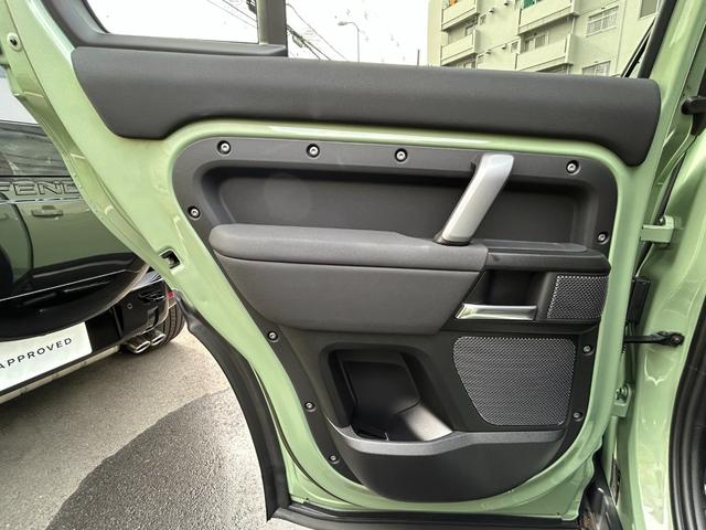 ディフェンダー １１０　７５ｔｈリミテッドエディション　認定中古車　幌サンルーフ　エアサス　ＭＥＲＩＤＩＡＮサラウンド　Ｈ．Ｕ．Ｄ　サイドステップ　ボディプロテクションキット　シートヒータ＆クーラ（Ｆ）　ハンドルヒータ　マトリクスＬＥＤライト　純正ドラレコ（41枚目）