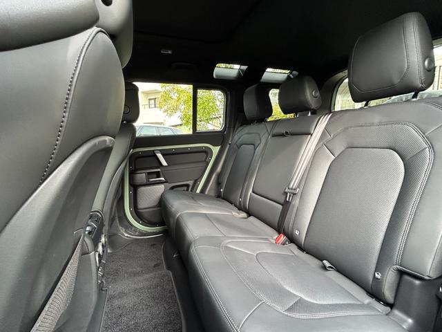 ディフェンダー １１０　７５ｔｈリミテッドエディション　認定中古車　幌サンルーフ　エアサス　ＭＥＲＩＤＩＡＮサラウンド　Ｈ．Ｕ．Ｄ　サイドステップ　ボディプロテクションキット　シートヒータ＆クーラ（Ｆ）　ハンドルヒータ　マトリクスＬＥＤライト　純正ドラレコ（43枚目）