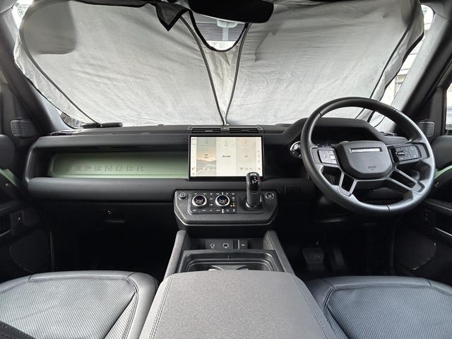 ディフェンダー １１０　７５ｔｈリミテッドエディション　認定中古車　幌サンルーフ　エアサス　ＭＥＲＩＤＩＡＮサラウンド　Ｈ．Ｕ．Ｄ　サイドステップ　ボディプロテクションキット　シートヒータ＆クーラ（Ｆ）　ハンドルヒータ　マトリクスＬＥＤライト　純正ドラレコ（44枚目）