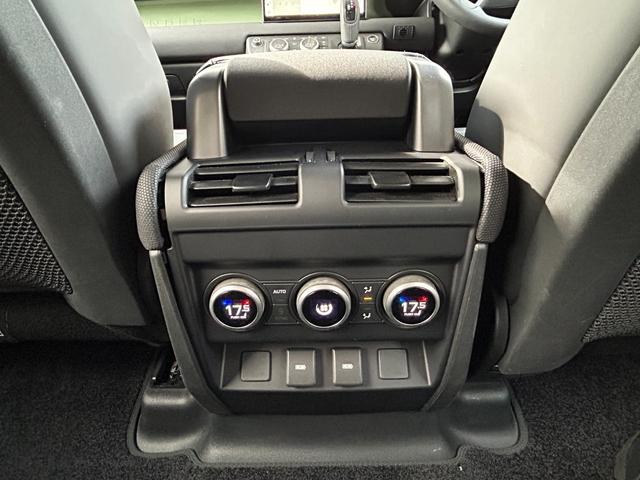 ディフェンダー １１０　７５ｔｈリミテッドエディション　認定中古車　幌サンルーフ　エアサス　ＭＥＲＩＤＩＡＮサラウンド　Ｈ．Ｕ．Ｄ　サイドステップ　ボディプロテクションキット　シートヒータ＆クーラ（Ｆ）　ハンドルヒータ　マトリクスＬＥＤライト　純正ドラレコ（45枚目）