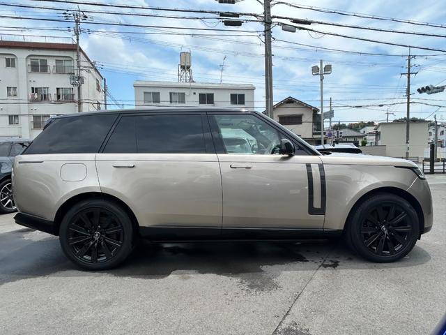 レンジローバー オートバイオグラフィー　Ｐ５３０ロングホイールベース　認定中古車　元デモカー　７人乗り　電動サイドステップ　サンルーフ　シャドーパック　ＭＥＲＩＤＩＡＮシグネチャー　ヘッドアップディスプレイ　コンソールクーラー　ＳＶビスポークパネル　２２インチＡＷ（15枚目）