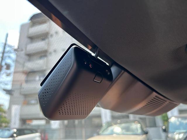 ディフェンダー １１０Ｘ－ダイナミックＨＳＥ　Ｄ３００　認定中古車　１オーナー　パノラミックスライディングルーフ　エアサス　液晶メーター　デジタルインナーミラー　シートヒーター＆クーラー（フロント）　シートヒーター（リア）　ＭＥＲＩＤＩＡＮ　純正ドラレコ（11枚目）