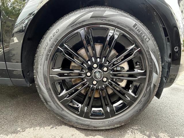 レンジローバーイヴォーク Ｓ　Ｄ２００　認定中古車　１オーナー　シートヒーター（Ｆ／Ｒ）　コールドクライメートパック　デジタルインナーミラー　ワイヤレス充電　パワーリアゲート　ブラックパック　２０インチＡＷ　ＡＣＣ／ＬＫＡ／ＢＳＭ／ＲＴＭ（13枚目）