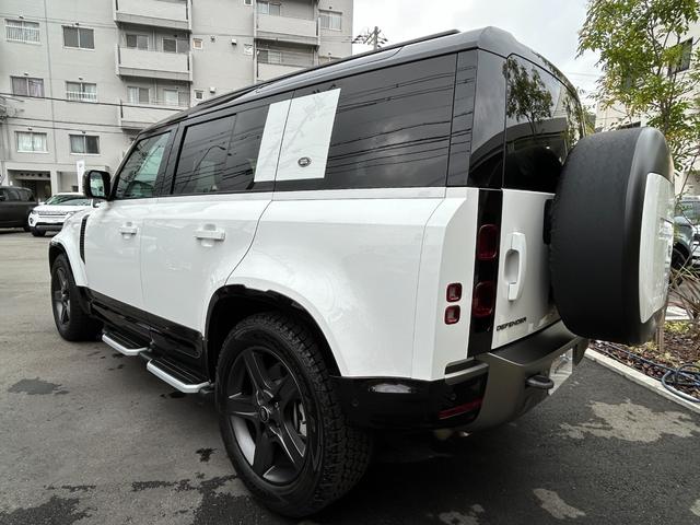 ディフェンダー １１０Ｘ－ダイナミックＳＥ　Ｄ３００　認定中古車　エアサス　サイドステップ（固定式）　レザー　メモリ付パワーシート　シートヒーター（Ｆ）　ＭＥＲＩＤＩＡＮ　ＡＣＣ／ＬＫＡ／ＢＳＭ／ＲＴＭ　２０インチＡＷ　　背面タイヤカバー　３６０カメラ（9枚目）