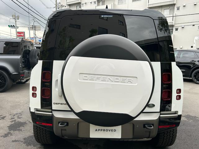ディフェンダー １１０Ｘ－ダイナミックＳＥ　Ｄ３００　認定中古車　エアサス　サイドステップ（固定式）　レザー　メモリ付パワーシート　シートヒーター（Ｆ）　ＭＥＲＩＤＩＡＮ　ＡＣＣ／ＬＫＡ／ＢＳＭ／ＲＴＭ　２０インチＡＷ　　背面タイヤカバー　３６０カメラ（10枚目）