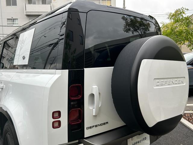 ディフェンダー １１０Ｘ－ダイナミックＳＥ　Ｄ３００　認定中古車　エアサス　サイドステップ（固定式）　レザー　メモリ付パワーシート　シートヒーター（Ｆ）　ＭＥＲＩＤＩＡＮ　ＡＣＣ／ＬＫＡ／ＢＳＭ／ＲＴＭ　２０インチＡＷ　　背面タイヤカバー　３６０カメラ（13枚目）