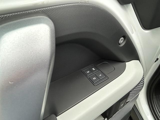 ディフェンダー １１０Ｘ－ダイナミックＳＥ　Ｄ３００　認定中古車　エアサス　サイドステップ（固定式）　レザー　メモリ付パワーシート　シートヒーター（Ｆ）　ＭＥＲＩＤＩＡＮ　ＡＣＣ／ＬＫＡ／ＢＳＭ／ＲＴＭ　２０インチＡＷ　　背面タイヤカバー　３６０カメラ（29枚目）