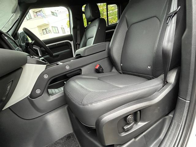 ディフェンダー １１０Ｘ－ダイナミックＳＥ　Ｄ３００　認定中古車　エアサス　サイドステップ（固定式）　レザー　メモリ付パワーシート　シートヒーター（Ｆ）　ＭＥＲＩＤＩＡＮ　ＡＣＣ／ＬＫＡ／ＢＳＭ／ＲＴＭ　２０インチＡＷ　　背面タイヤカバー　３６０カメラ（32枚目）