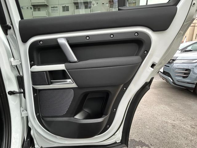 ディフェンダー １１０Ｘ－ダイナミックＳＥ　Ｄ３００　認定中古車　エアサス　サイドステップ（固定式）　レザー　メモリ付パワーシート　シートヒーター（Ｆ）　ＭＥＲＩＤＩＡＮ　ＡＣＣ／ＬＫＡ／ＢＳＭ／ＲＴＭ　２０インチＡＷ　　背面タイヤカバー　３６０カメラ（34枚目）