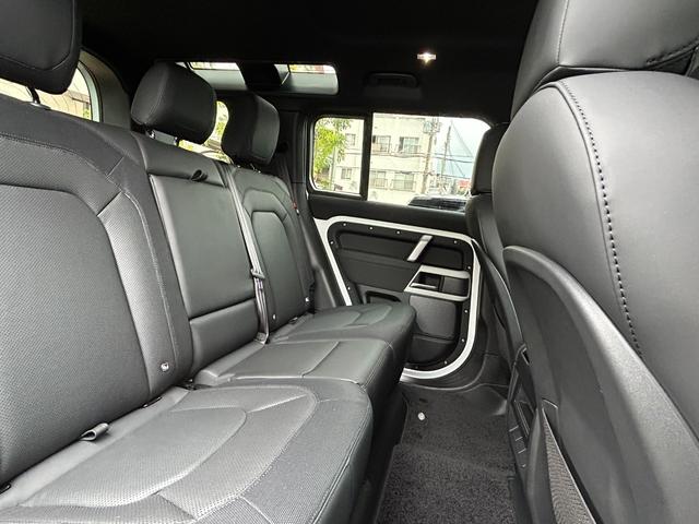 ディフェンダー １１０Ｘ－ダイナミックＳＥ　Ｄ３００　認定中古車　エアサス　サイドステップ（固定式）　レザー　メモリ付パワーシート　シートヒーター（Ｆ）　ＭＥＲＩＤＩＡＮ　ＡＣＣ／ＬＫＡ／ＢＳＭ／ＲＴＭ　２０インチＡＷ　　背面タイヤカバー　３６０カメラ（36枚目）