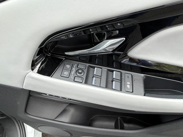 レンジローバーイヴォーク ダイナミック　ＨＳＥ　Ｐ３００ｅ　認定中古車　元デモカー　パノラミックガラスルーフ　メモリ付ＰＷシート　シートヒータ＆クーラ（Ｆ）シートヒータ（Ｒ）　ＭＥＲＩＤＩＡＮ　液晶メーター　ブラックパック　ＡＣＣ／ＬＫＡ／ＢＳＭ／ＲＴＭ（25枚目）