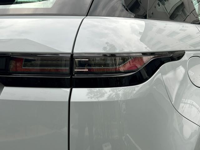 レンジローバーイヴォーク ダイナミック　ＳＥ　Ｐ２００　認定中古車　デジタルインナーミラー　ＭＥＲＩＤＩＡＮ　シートヒータ（Ｆ／Ｒ）　２０ＡＷ　ハンドルヒータ　コールドクライメートパック　サラウンドカメラ　パワーリアゲート　ＡＣＣ／ＬＫＡ／ＢＳＭ／ＲＴＭ（12枚目）