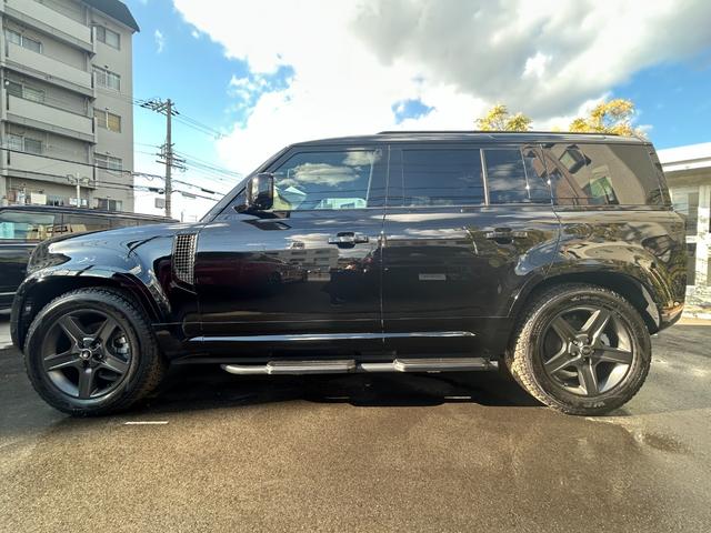 ディフェンダー １１０ＳＥ　Ｐ３００　認定中古車　１オーナ　ＭＥＲＩＤＩＡＮサラウンド　固定サイドステップ　エアサス　３６０カメラ　ワイヤレス充電　シートヒータ　２０ＡＷ　メモリ付パワーシート　純正ドラレコ　ＡＣＣ／ＬＫＡ／ＢＳＭ／ＲＴＭ（10枚目）