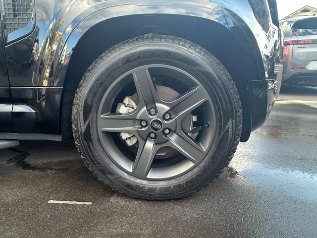 ディフェンダー １１０ＳＥ　Ｐ３００　認定中古車　１オーナ　ＭＥＲＩＤＩＡＮサラウンド　固定サイドステップ　エアサス　３６０カメラ　ワイヤレス充電　シートヒータ　２０ＡＷ　メモリ付パワーシート　純正ドラレコ　ＡＣＣ／ＬＫＡ／ＢＳＭ／ＲＴＭ（15枚目）