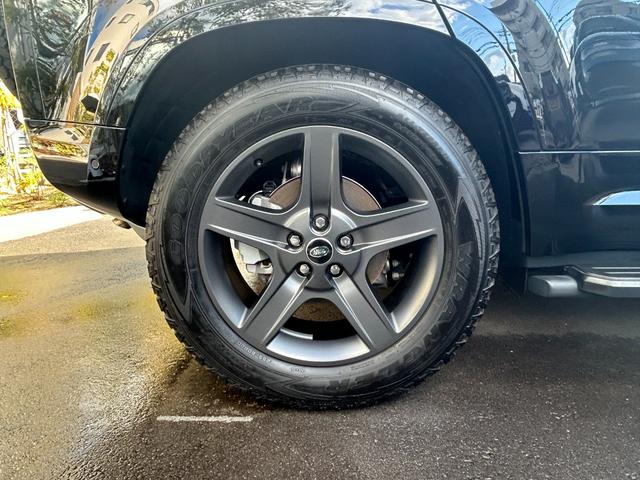 ディフェンダー １１０ＳＥ　Ｐ３００　認定中古車　１オーナ　ＭＥＲＩＤＩＡＮサラウンド　固定サイドステップ　エアサス　３６０カメラ　ワイヤレス充電　シートヒータ　２０ＡＷ　メモリ付パワーシート　純正ドラレコ　ＡＣＣ／ＬＫＡ／ＢＳＭ／ＲＴＭ（16枚目）