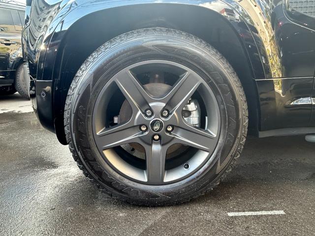 ディフェンダー １１０ＳＥ　Ｐ３００　認定中古車　１オーナ　ＭＥＲＩＤＩＡＮサラウンド　固定サイドステップ　エアサス　３６０カメラ　ワイヤレス充電　シートヒータ　２０ＡＷ　メモリ付パワーシート　純正ドラレコ　ＡＣＣ／ＬＫＡ／ＢＳＭ／ＲＴＭ（17枚目）