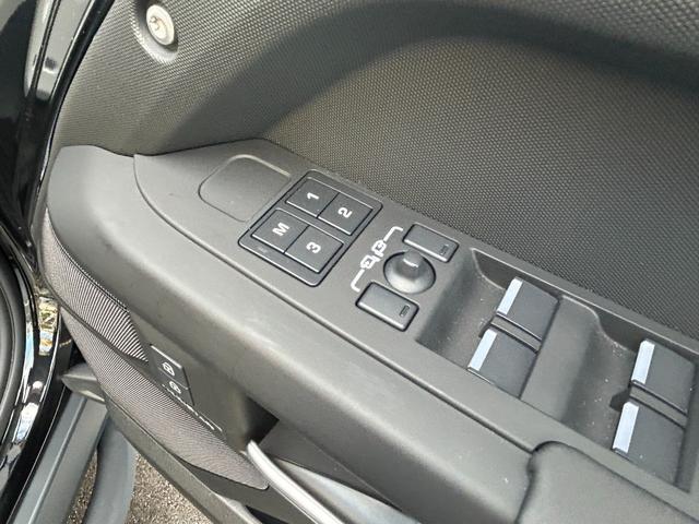 ディフェンダー １１０ＳＥ　Ｐ３００　認定中古車　１オーナ　ＭＥＲＩＤＩＡＮサラウンド　固定サイドステップ　エアサス　３６０カメラ　ワイヤレス充電　シートヒータ　２０ＡＷ　メモリ付パワーシート　純正ドラレコ　ＡＣＣ／ＬＫＡ／ＢＳＭ／ＲＴＭ（20枚目）