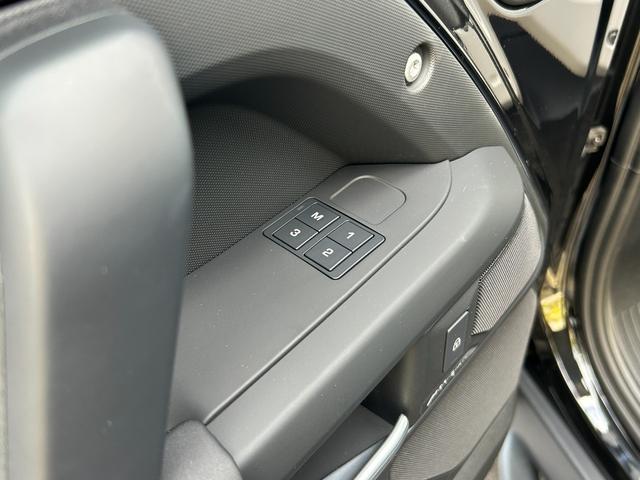 ディフェンダー １１０ＳＥ　Ｐ３００　認定中古車　１オーナ　ＭＥＲＩＤＩＡＮサラウンド　固定サイドステップ　エアサス　３６０カメラ　ワイヤレス充電　シートヒータ　２０ＡＷ　メモリ付パワーシート　純正ドラレコ　ＡＣＣ／ＬＫＡ／ＢＳＭ／ＲＴＭ（25枚目）
