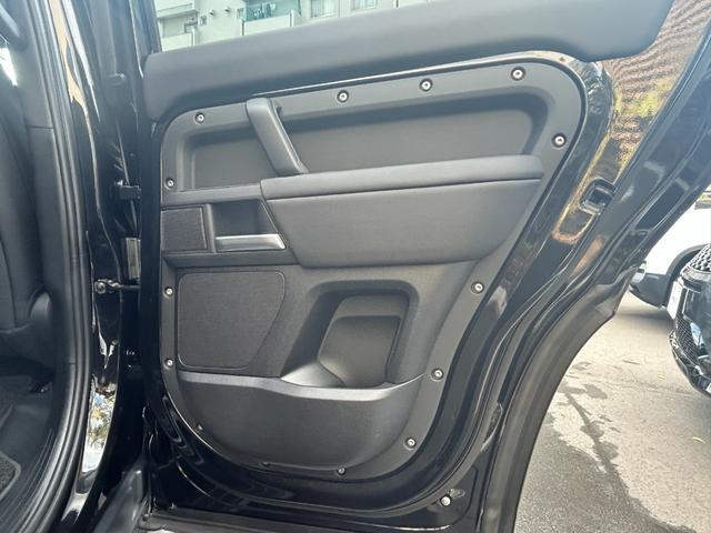 ディフェンダー １１０ＳＥ　Ｐ３００　認定中古車　１オーナ　ＭＥＲＩＤＩＡＮサラウンド　固定サイドステップ　エアサス　３６０カメラ　ワイヤレス充電　シートヒータ　２０ＡＷ　メモリ付パワーシート　純正ドラレコ　ＡＣＣ／ＬＫＡ／ＢＳＭ／ＲＴＭ（29枚目）