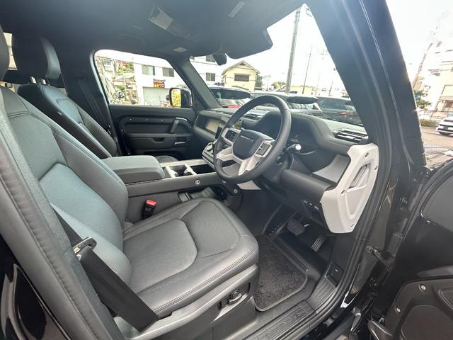ディフェンダー １１０ＳＥ　Ｐ３００　認定中古車　１オーナ　ＭＥＲＩＤＩＡＮサラウンド　固定サイドステップ　エアサス　３６０カメラ　ワイヤレス充電　シートヒータ　２０ＡＷ　メモリ付パワーシート　純正ドラレコ　ＡＣＣ／ＬＫＡ／ＢＳＭ／ＲＴＭ（32枚目）