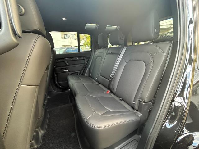 ディフェンダー １１０ＳＥ　Ｐ３００　認定中古車　１オーナ　ＭＥＲＩＤＩＡＮサラウンド　固定サイドステップ　エアサス　３６０カメラ　ワイヤレス充電　シートヒータ　２０ＡＷ　メモリ付パワーシート　純正ドラレコ　ＡＣＣ／ＬＫＡ／ＢＳＭ／ＲＴＭ（39枚目）