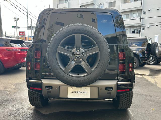 ディフェンダー １１０ＳＥ　Ｐ３００　認定中古車　１オーナ　ＭＥＲＩＤＩＡＮサラウンド　固定サイドステップ　エアサス　３６０カメラ　ワイヤレス充電　シートヒータ　２０ＡＷ　メモリ付パワーシート　純正ドラレコ　ＡＣＣ／ＬＫＡ／ＢＳＭ／ＲＴＭ（42枚目）