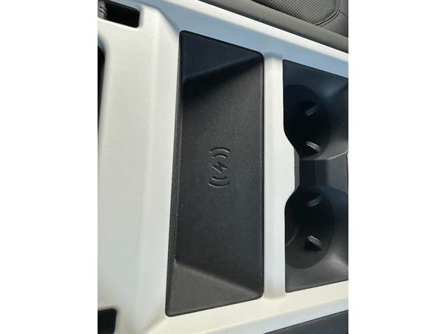 ディフェンダー １１０ＳＥ　Ｐ３００　認定中古車　１オーナ　ＭＥＲＩＤＩＡＮサラウンド　固定サイドステップ　エアサス　３６０カメラ　ワイヤレス充電　シートヒータ　２０ＡＷ　メモリ付パワーシート　純正ドラレコ　ＡＣＣ／ＬＫＡ／ＢＳＭ／ＲＴＭ（52枚目）